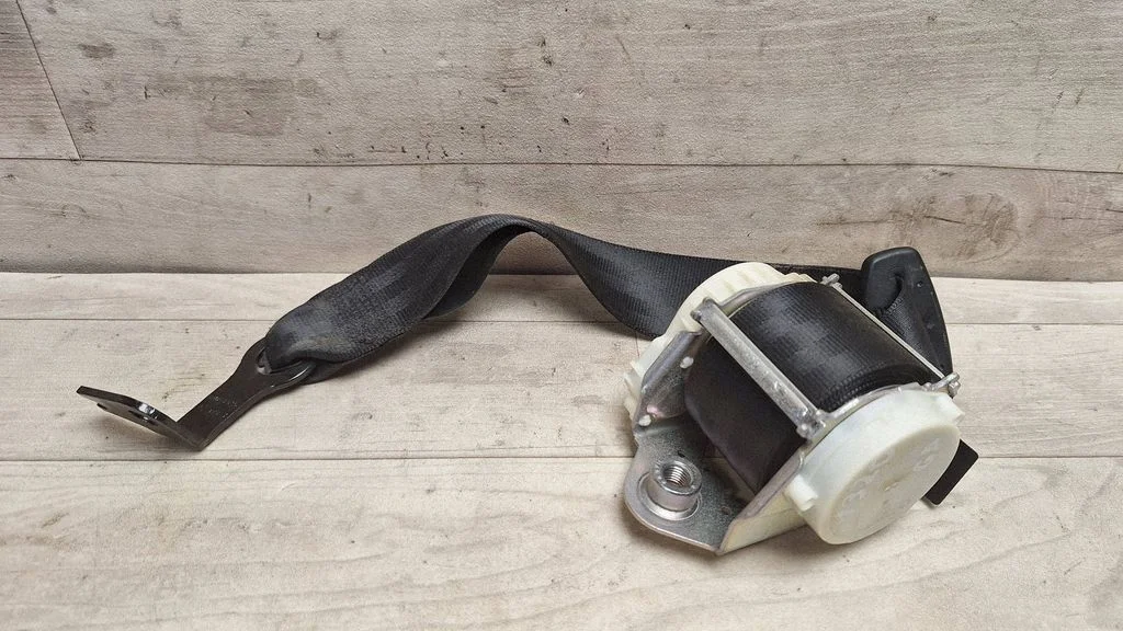Rear seatbelt 5M0857805