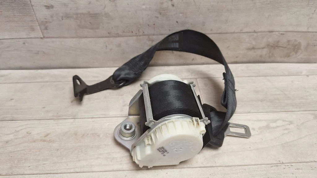 Rear seatbelt 5M0857806