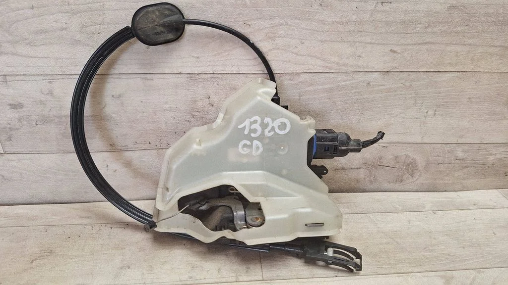 Rear door lock – rear right
