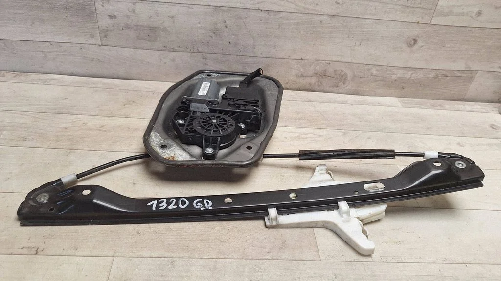 Rear door window regulator with motor 1K4839462A