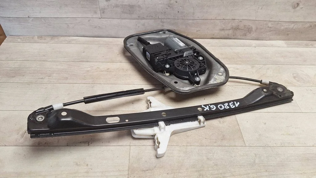 Rear door window regulator with motor 1K4839461A