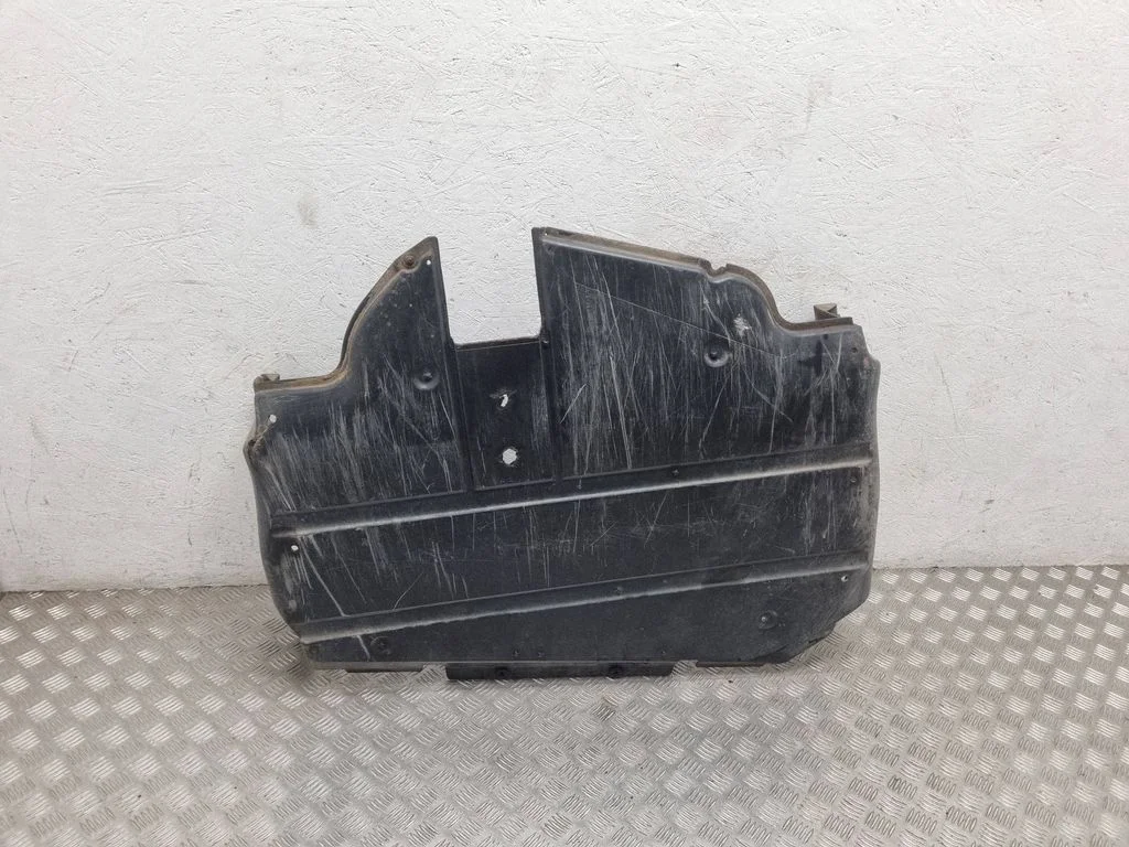 Engine splash shield/under tray 805687AK