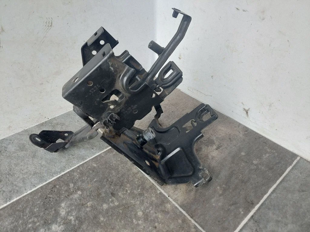 ABS pump bracket – Audi A4 S4 B6 8E 8H (2001-2005)