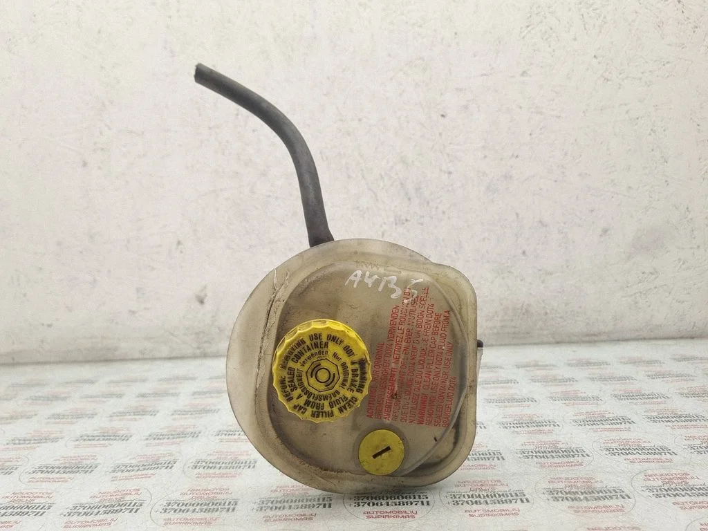 Brake fluid reservoir – Audi A4 S4 B5 8D (1999-2000)