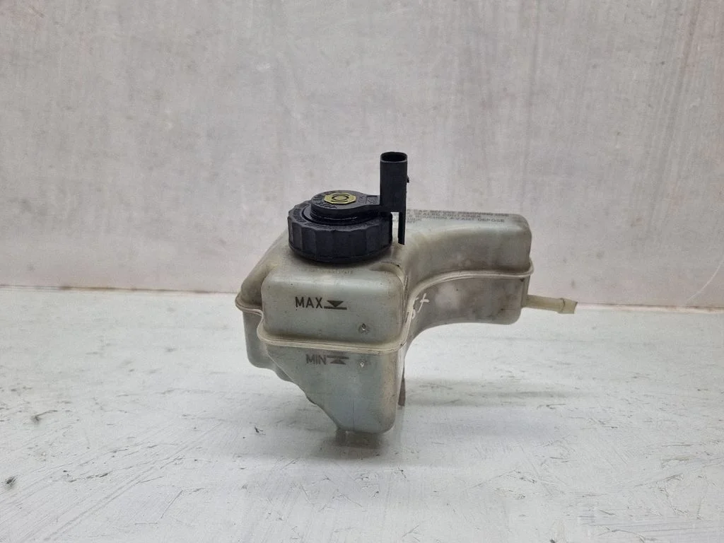 Brake fluid reservoir – Volkswagen Golf Plus (2005-2013)