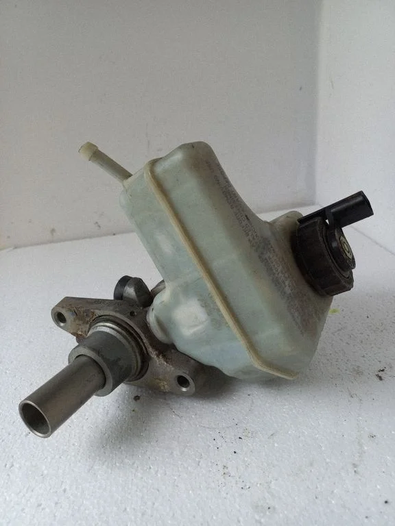 Brake fluid reservoir 033508