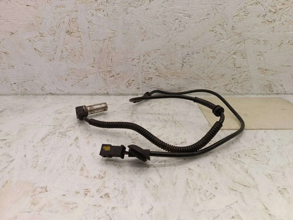 Czujnik ABS przedni – Audi A4 S4 B5 8D (1999-2000)