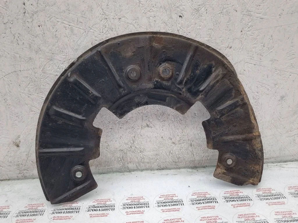 Front brake disc dust cover plate – front right