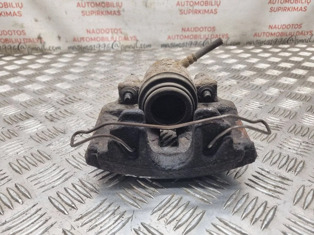 Front brake caliper – front right