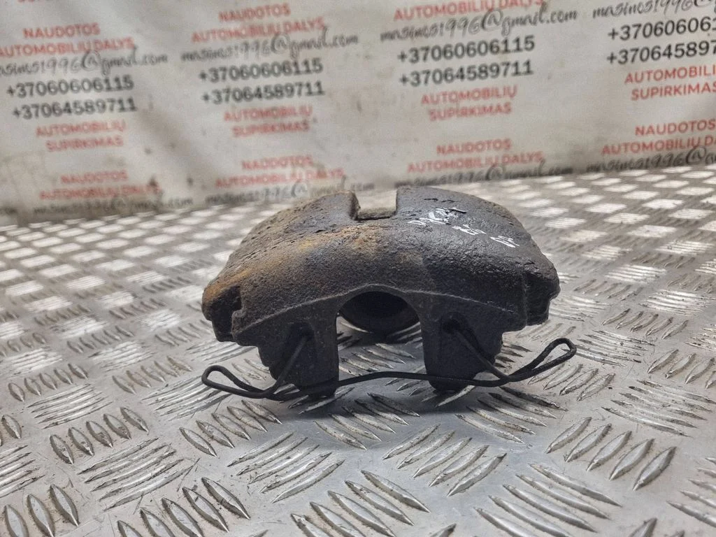 Front brake caliper – front right