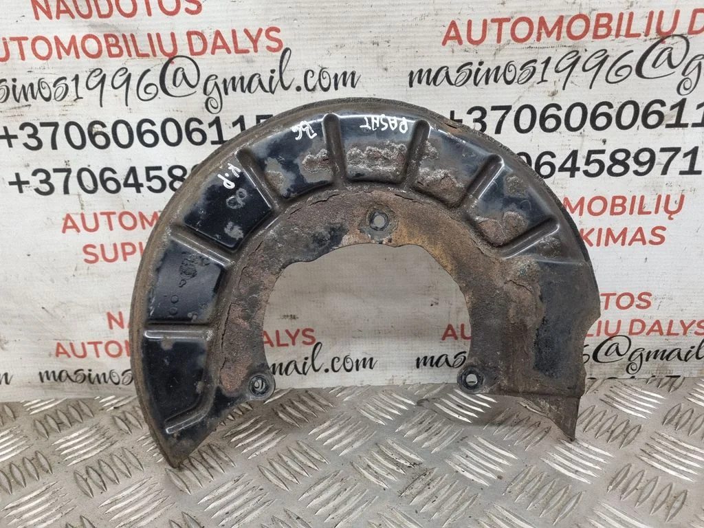 Front brake disc dust cover plate – front left