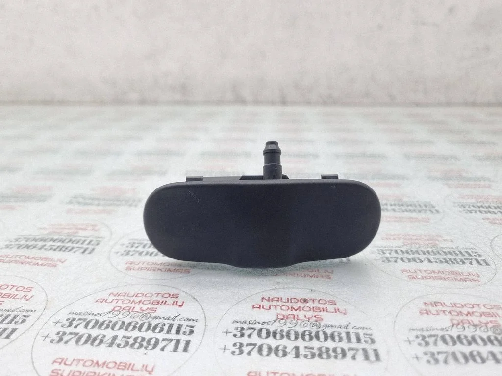 Esiklaasi pesuvedeliku pihusti(d) 8T0955988B