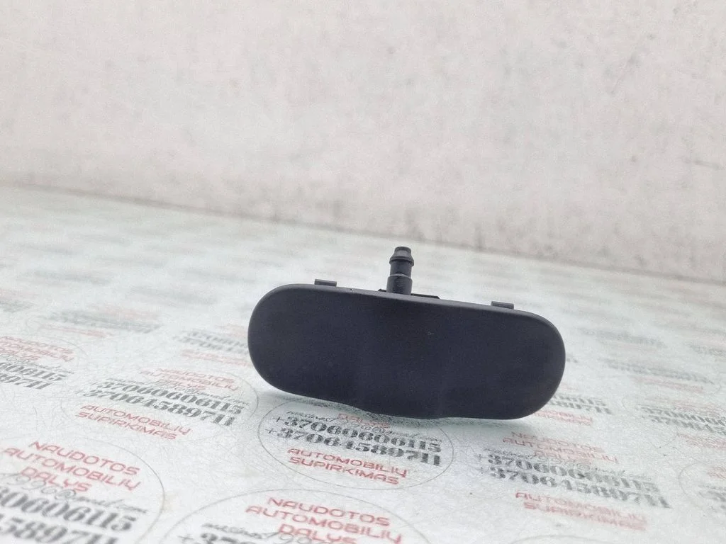 Esiklaasi pesuvedeliku pihusti(d) 8T0955987B