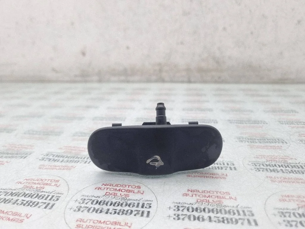 Esiklaasi pesuvedeliku pihusti(d) 8T0955988C