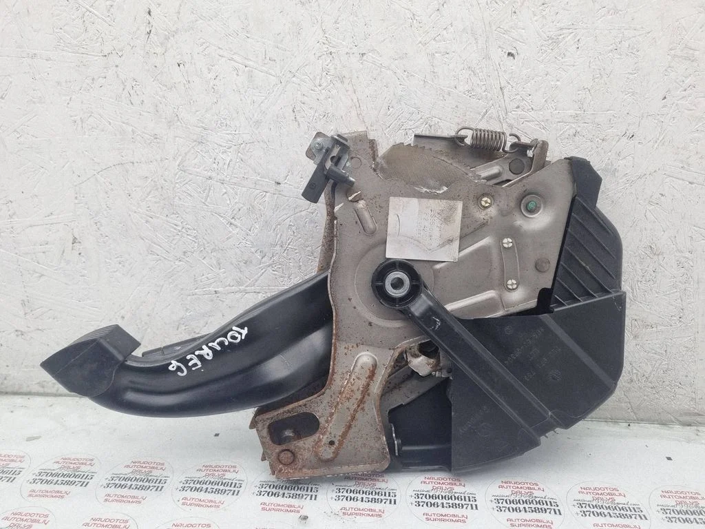 Handbrake/parking brake lever assembly – Volkswagen Touareg I (2002-2010)