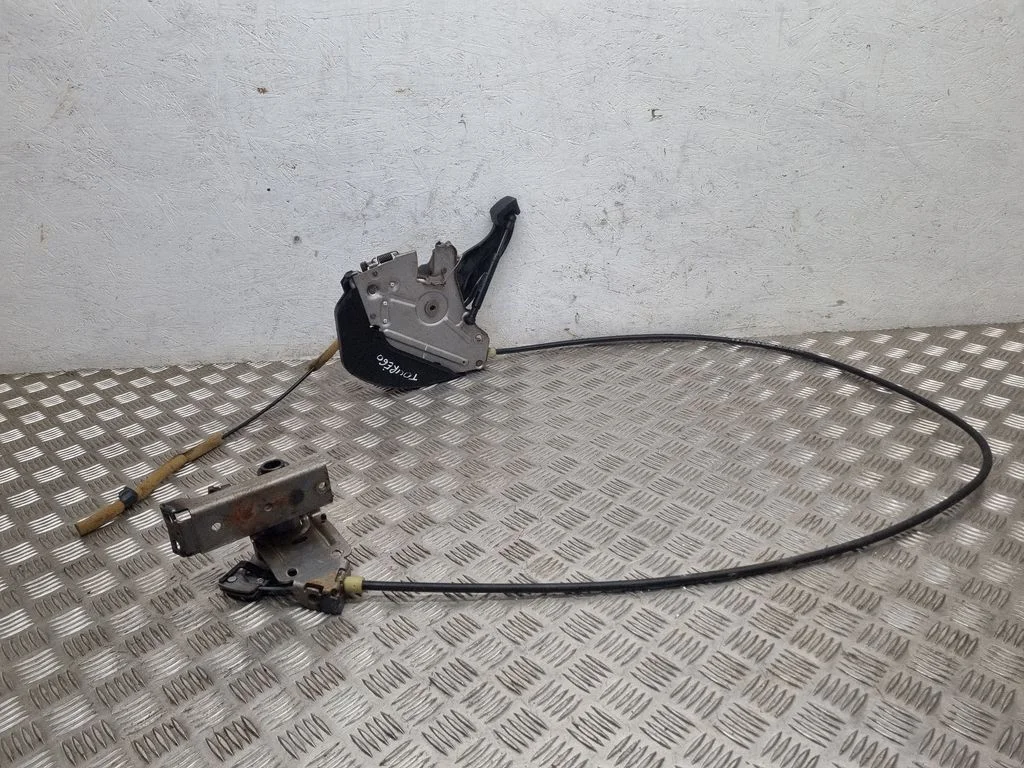 Handbrake/parking brake lever assembly – Volkswagen Touareg I (2002-2010)