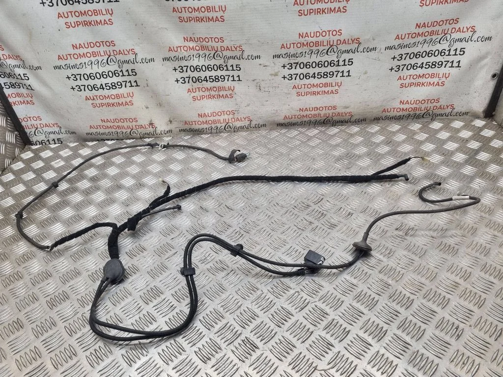 Windshield washer fluid hose – Volkswagen Touareg I (2002-2010)