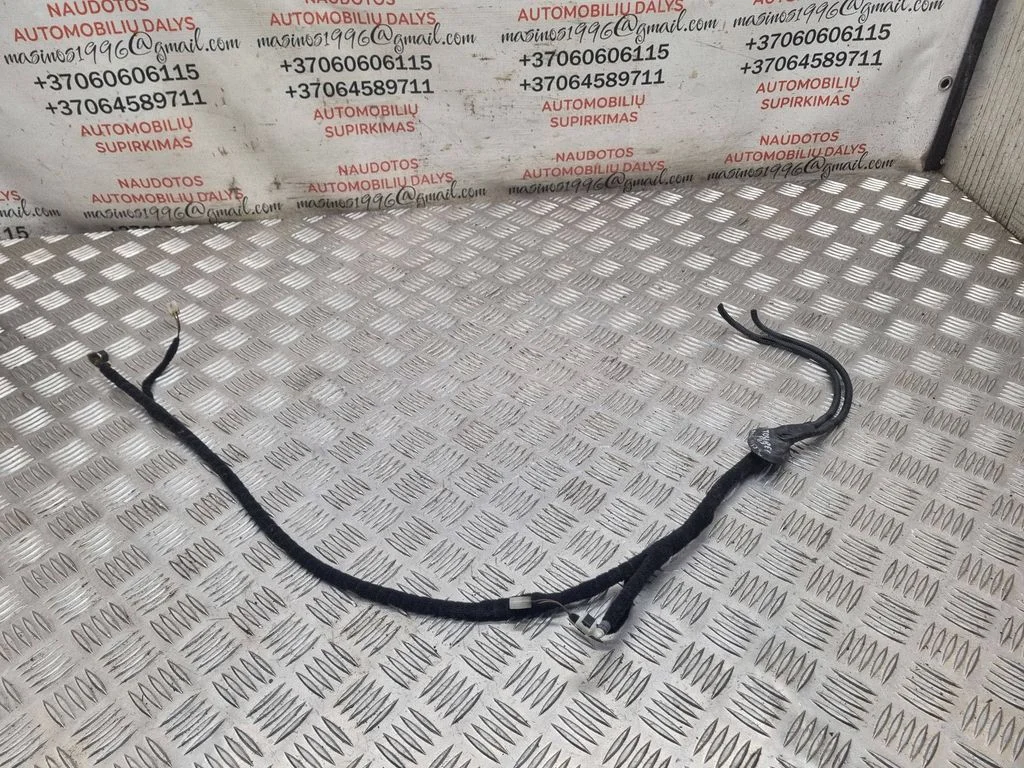 Windshield washer fluid hose – Volkswagen Touareg I (2002-2010)