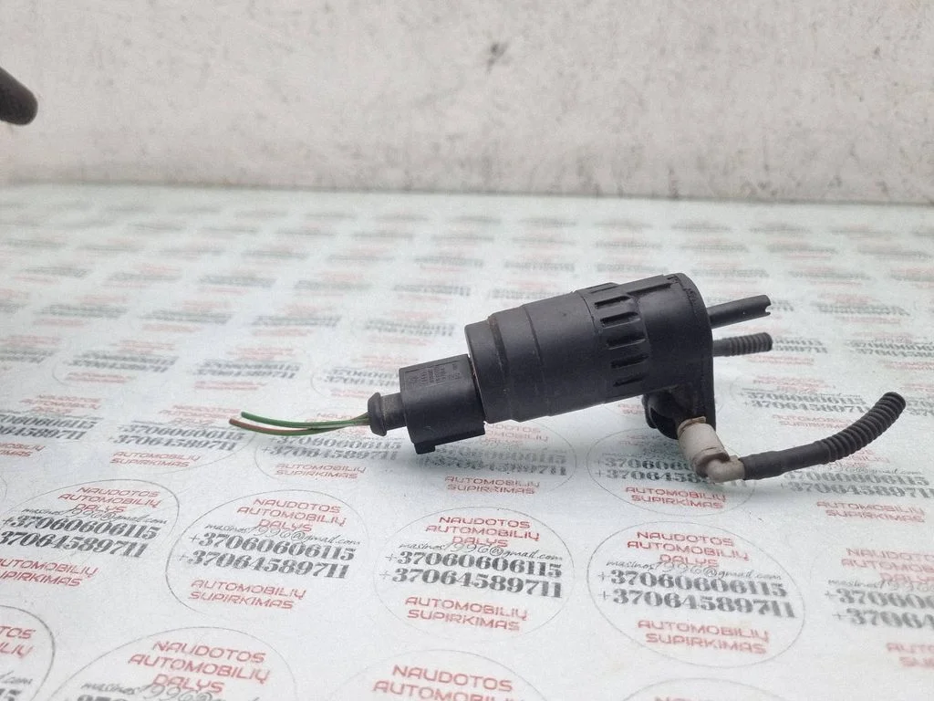 Windscreen/windshield washer pump – Volkswagen Golf Plus (2005-2013)