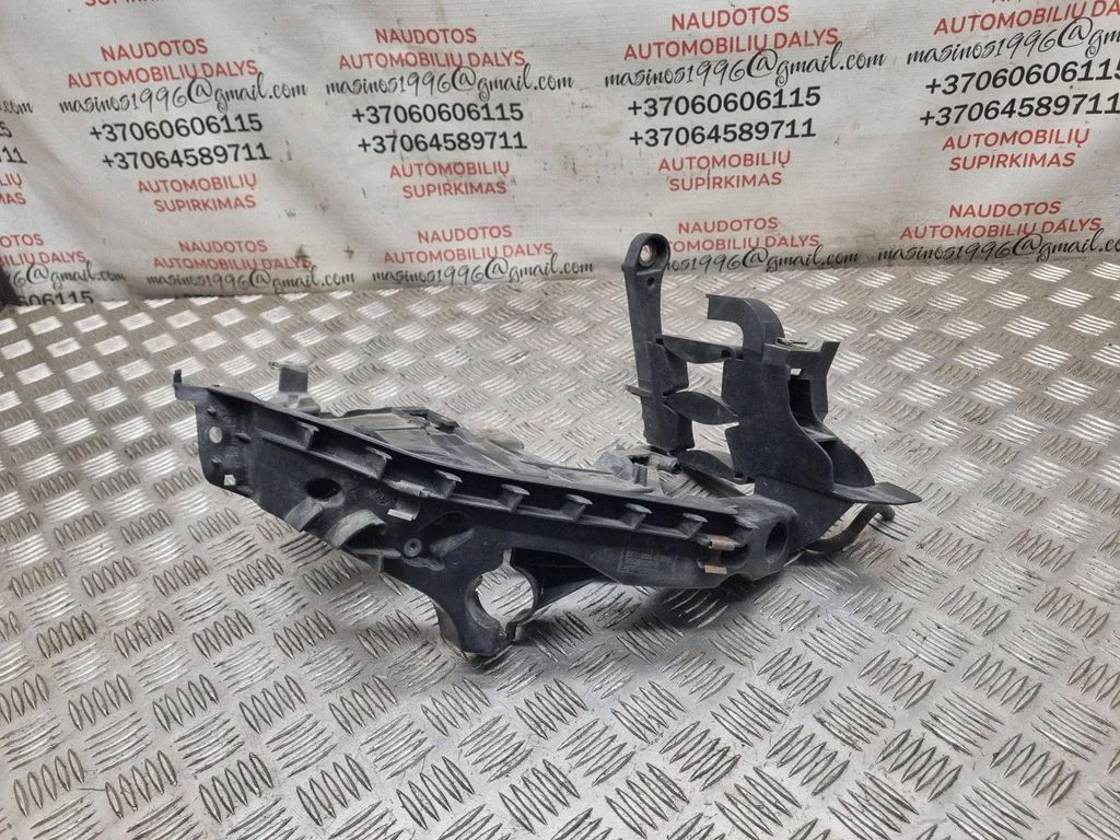 Headlight/headlamp mounting bracket 8K0805608R