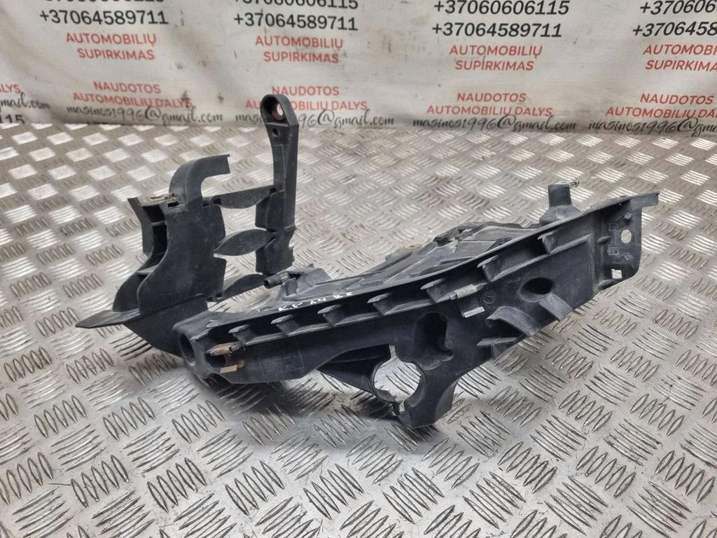 Headlight/headlamp mounting bracket 8K0805607L