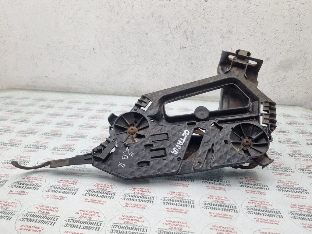 Headlight/headlamp mounting bracket 1Z0941339