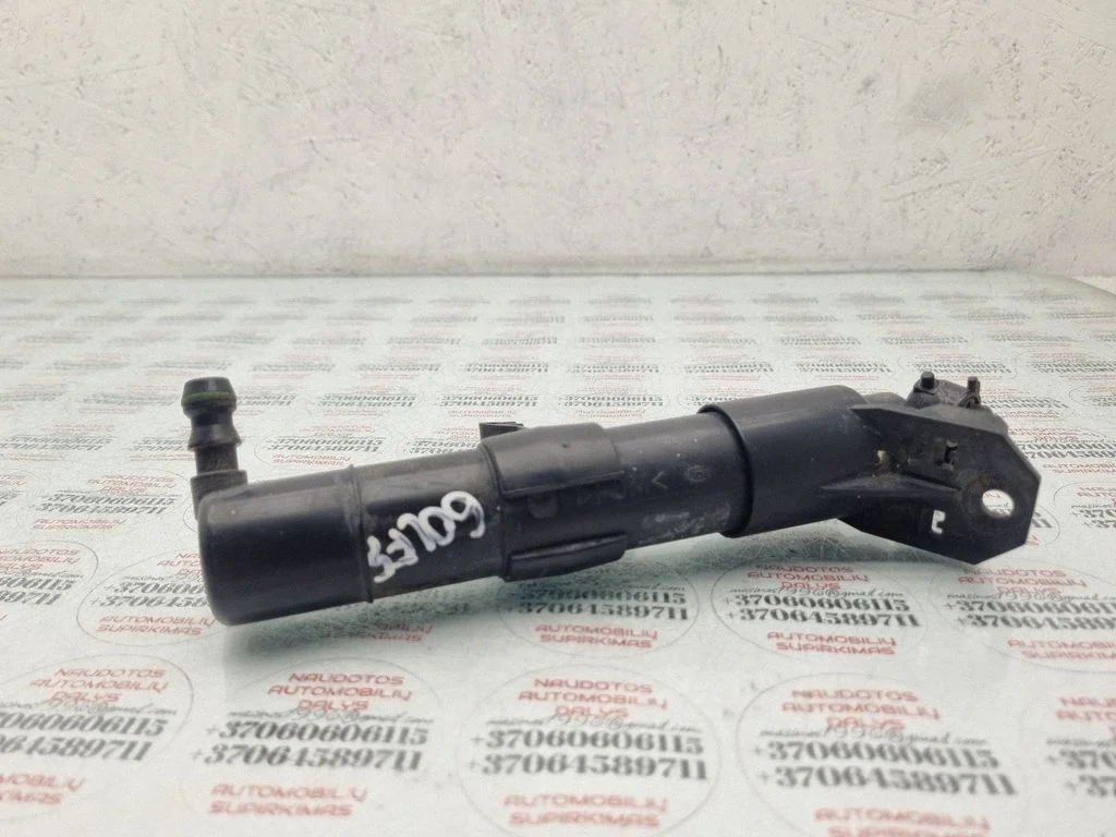 Headlight washer spray nozzle