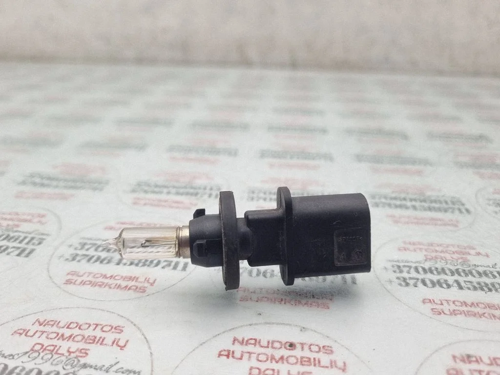 Headlight/headlamp bulb – Volkswagen Passat B6 (2005-2010)