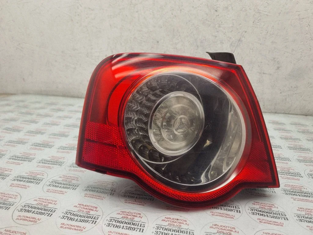 Lampa tylna w błotniku 3C5945095C