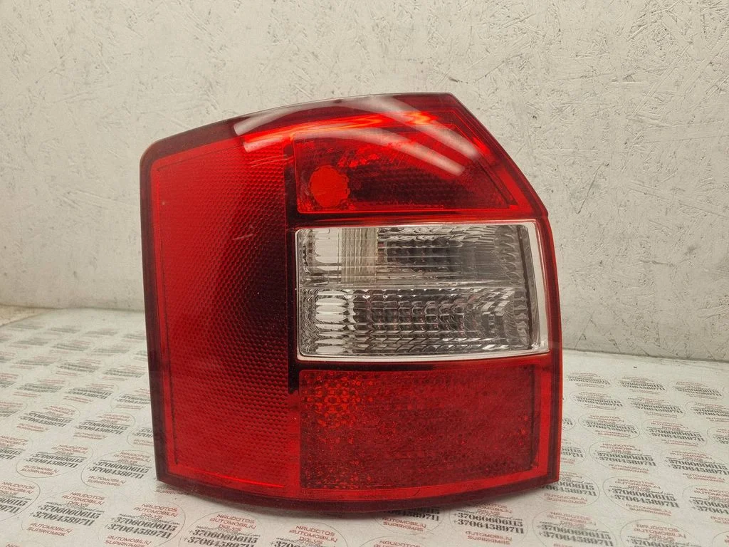 Lampa tylna w błotniku 09242110