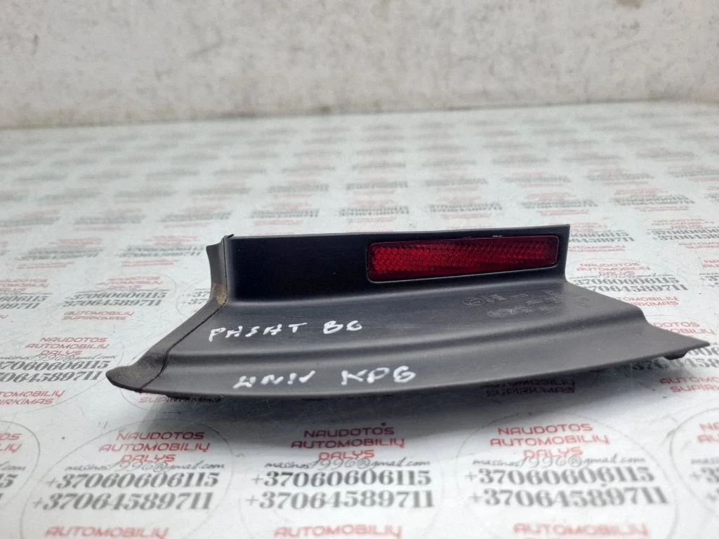 Rear/tail light trim molding 3C9945311A