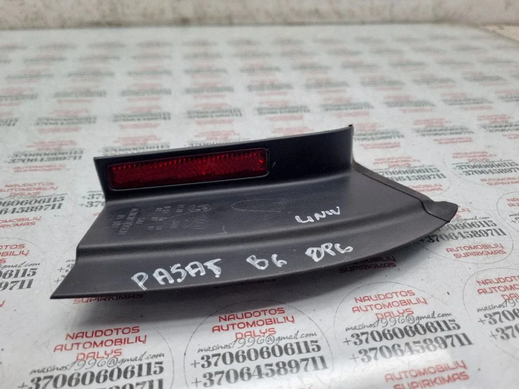 Rear/tail light trim molding 3C9945312A