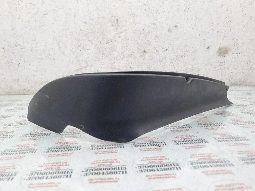 Rear/tail light trim molding 1T0945312