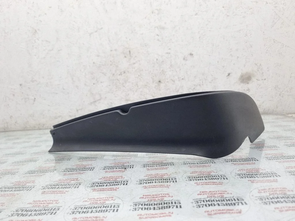 Rear/tail light trim molding 1T0945311