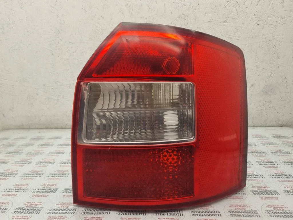 Lampa tylna w błotniku 8E9945096