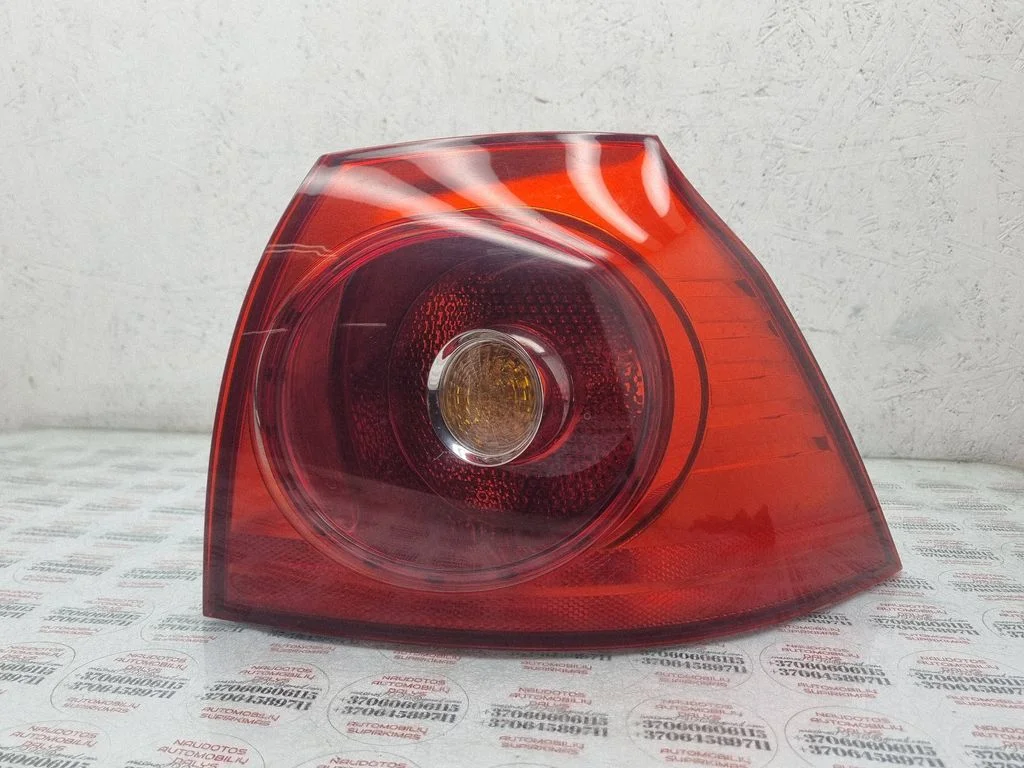 Rear/tail lights – rear right