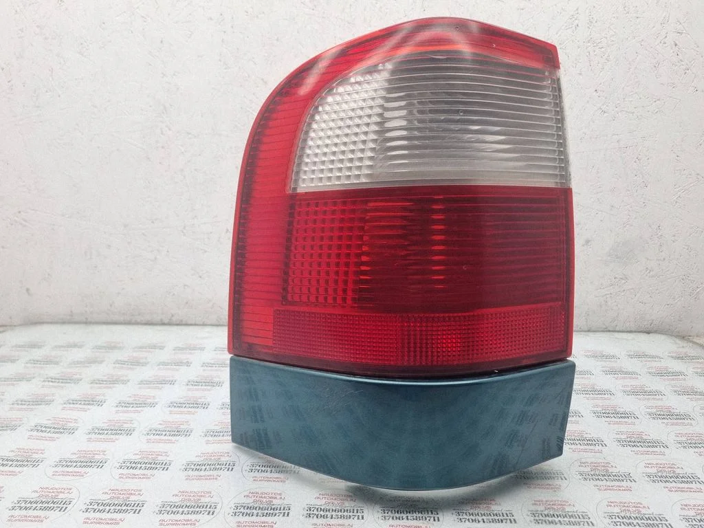 Lampa tylna w błotniku 964465