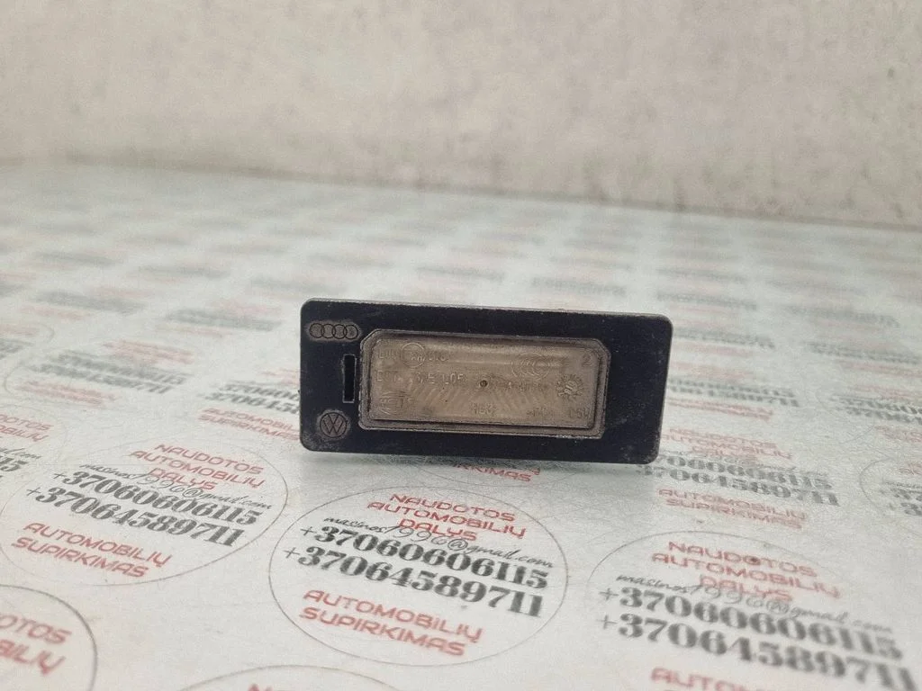 Number plate light 8T0943021