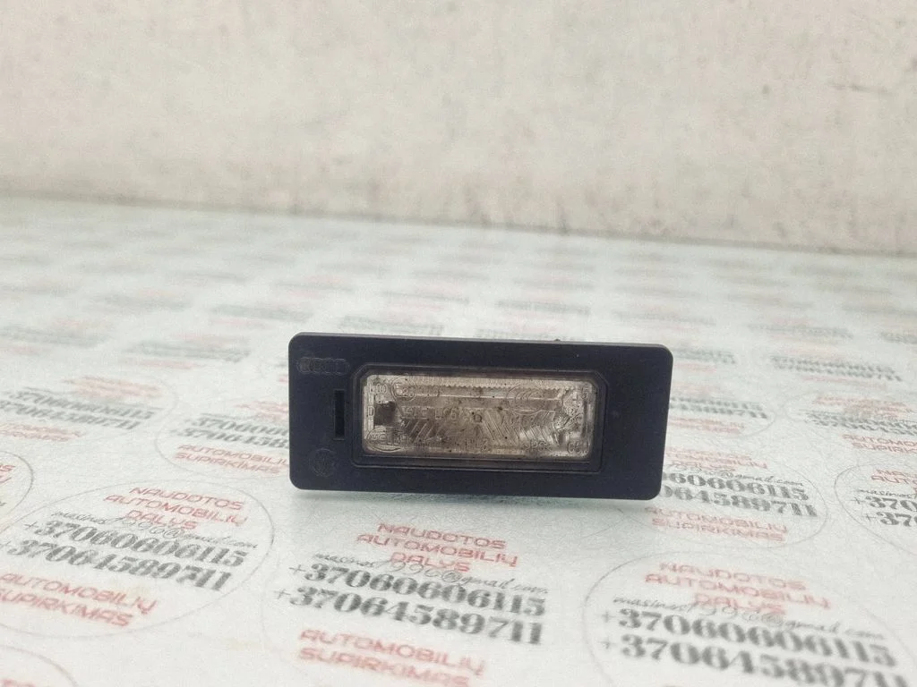 Number plate light 8T0943021