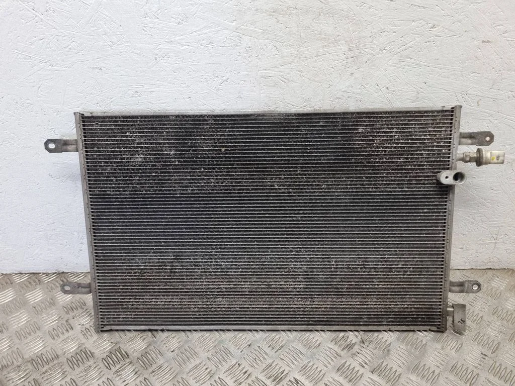 Kliimaseadme jahutusradiaator (kondensaator)