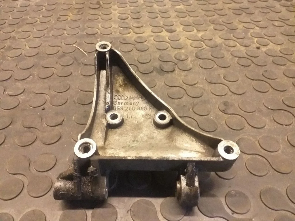 Kliimakompressori kinnitusklamber 059260885F
