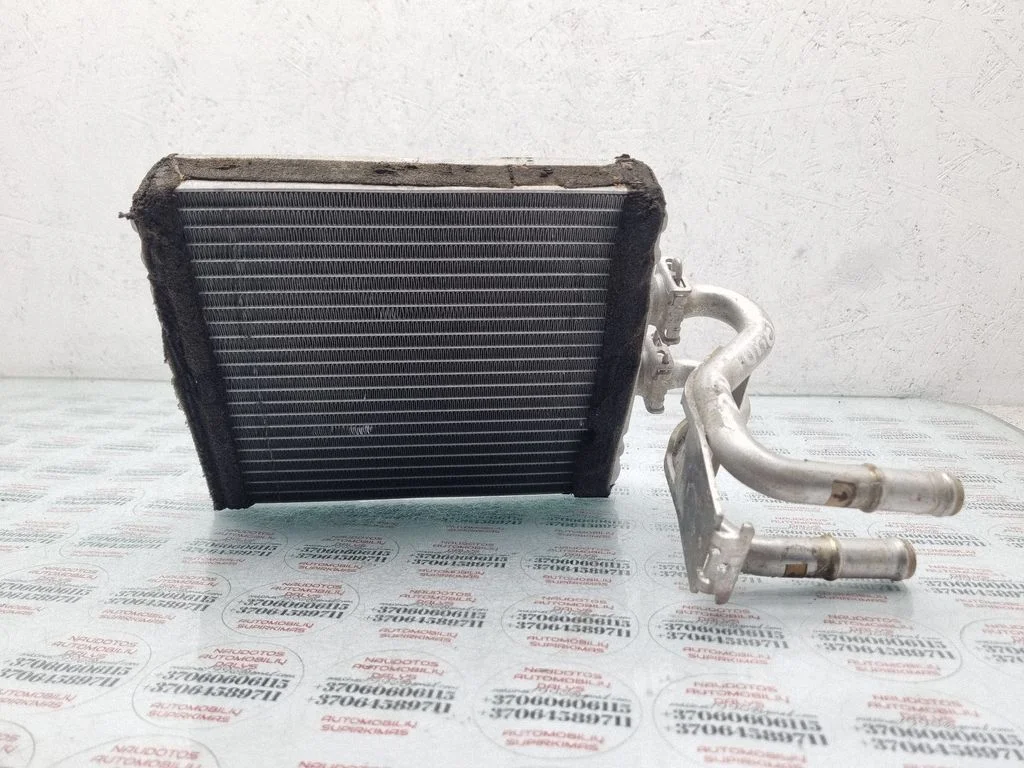 Salongi küttekeha radiaator 8Z0819031