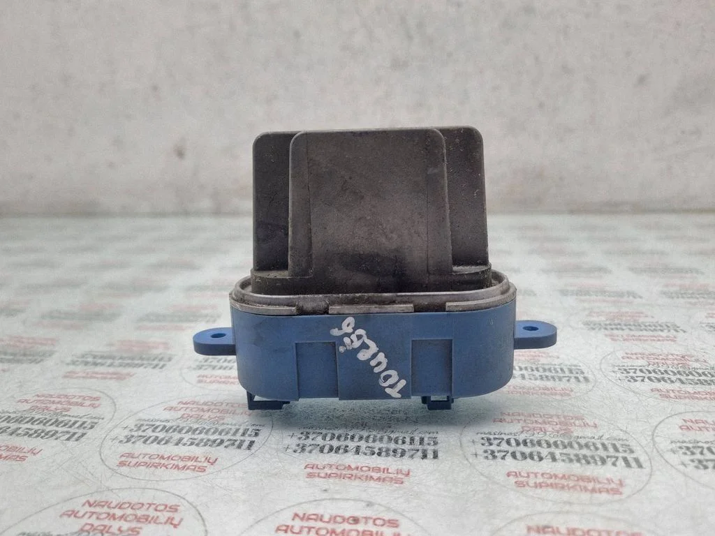 Heater blower motor/fan resistor – Volkswagen Touareg I (2002-2010)