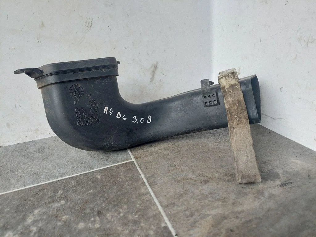 Kanały nawiewu kabiny 8E0129604E