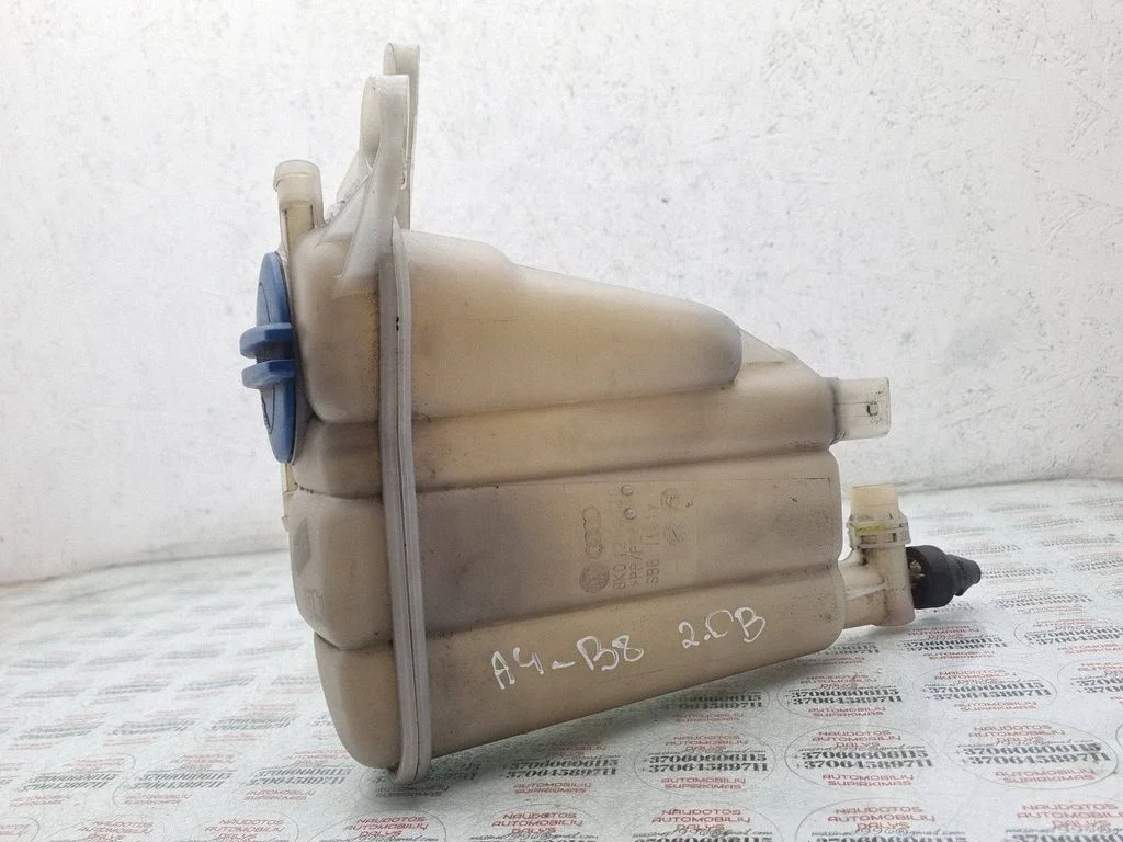 Coolant expansion tank/reservoir 8K0121403G