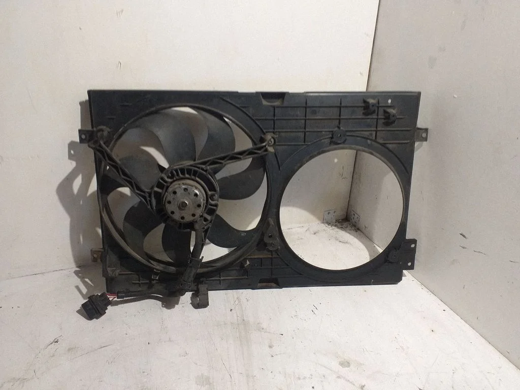 Radiaatori ventilaatori difuusor 1J0121205B