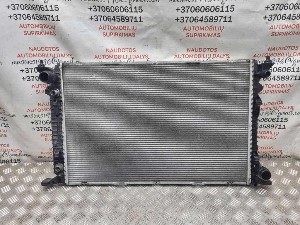 Jahutusvedeliku radiaator 8K0121251Q