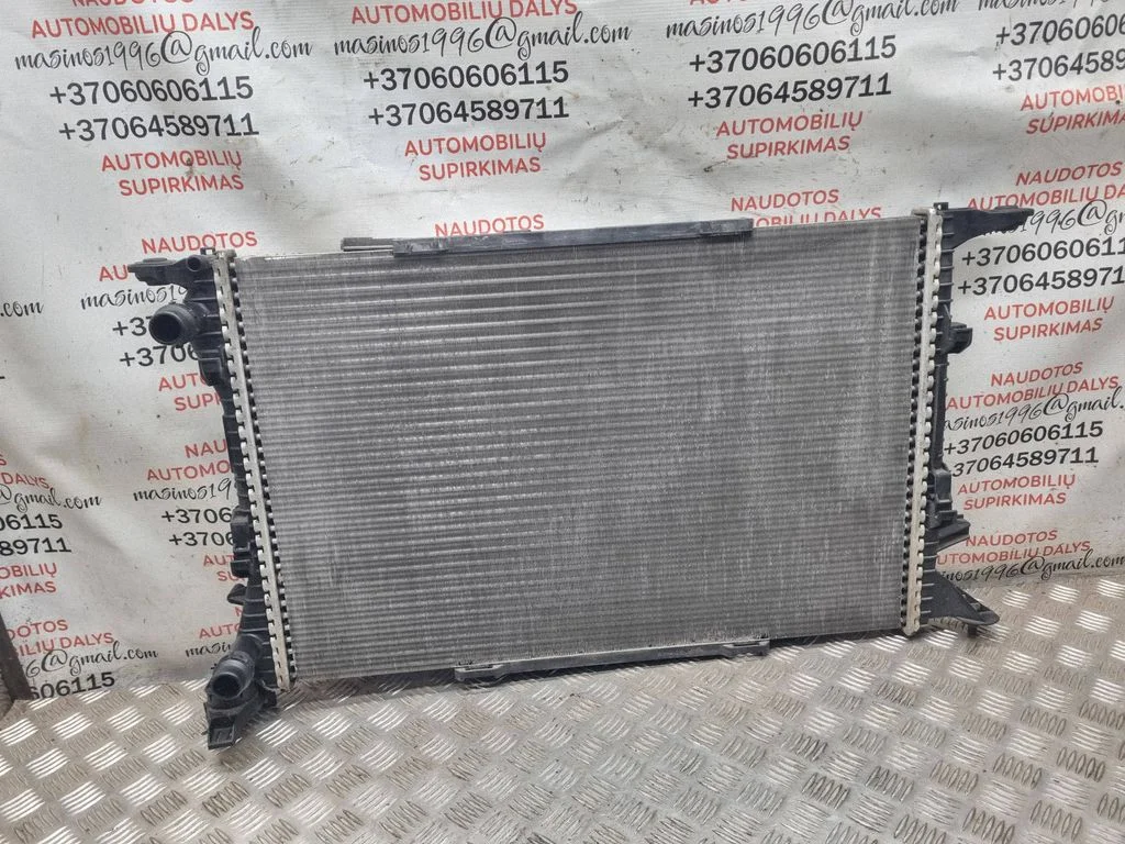 Jahutusvedeliku radiaator 8K0121251R