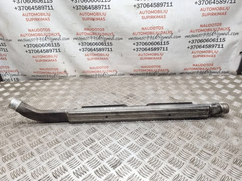 Vahejahuti radiaator