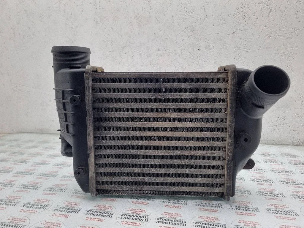 Vahejahuti radiaator 4F0145806E
